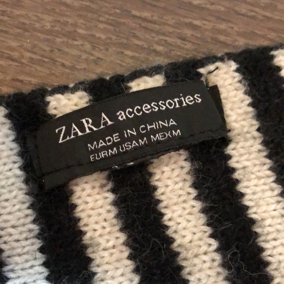 Long ZARA Scarf - Picture 5 of 7